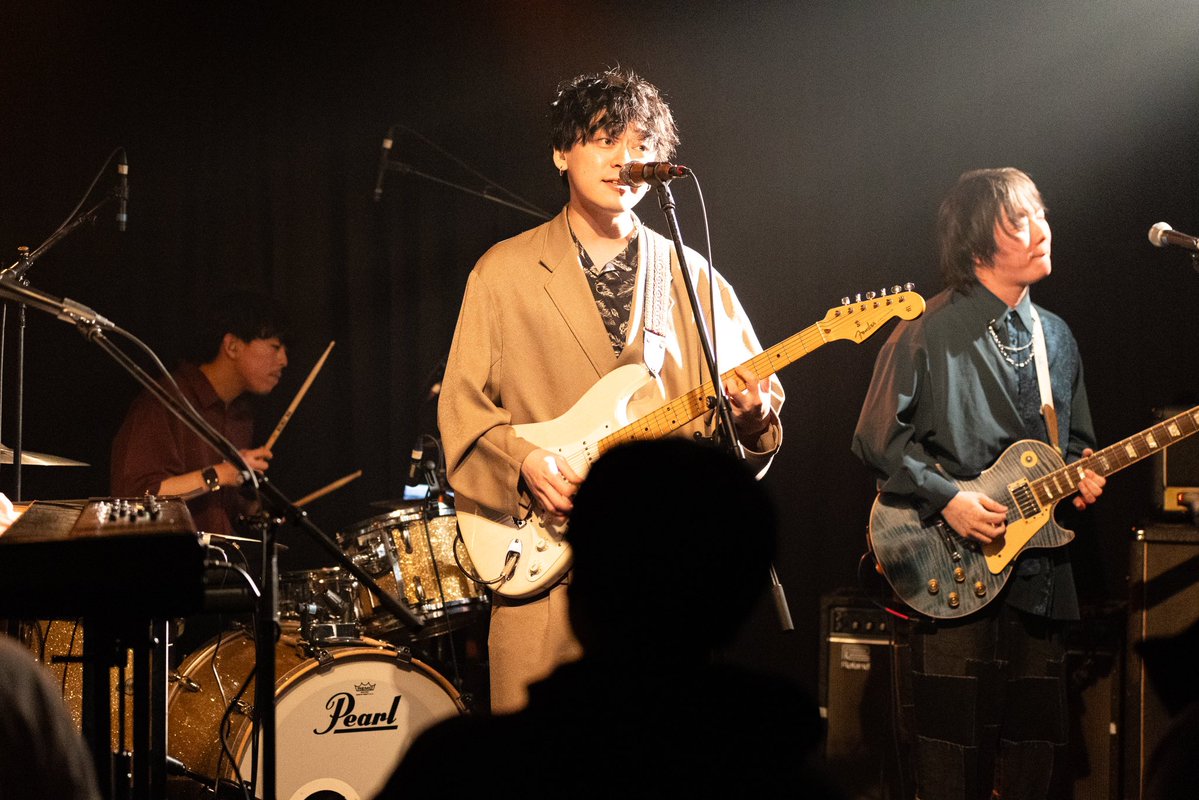 LUCY IN THE ROOM tweet media