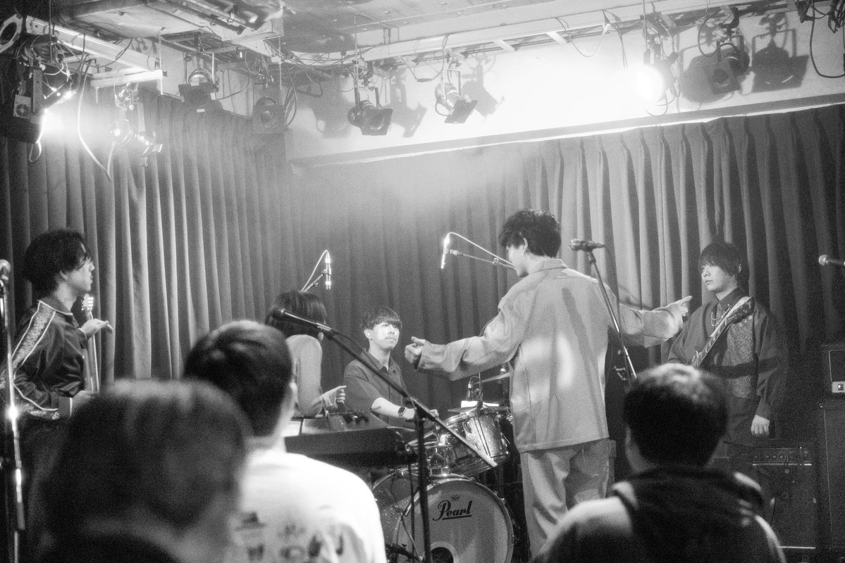 LUCY IN THE ROOM tweet media