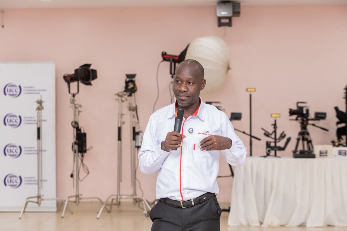 DamalieNd53457's tweet photo. 🎬 Producers = Project Leaders! 🚀 In the Western Region Filmmaking Workshop, Hoima, learn how to lead your team, manage budgets & bring stories to life! #ProlineFilmAcademy #FilmmakingWorkshop
#GoldenPosts https://t.co/cGqiabyOzE