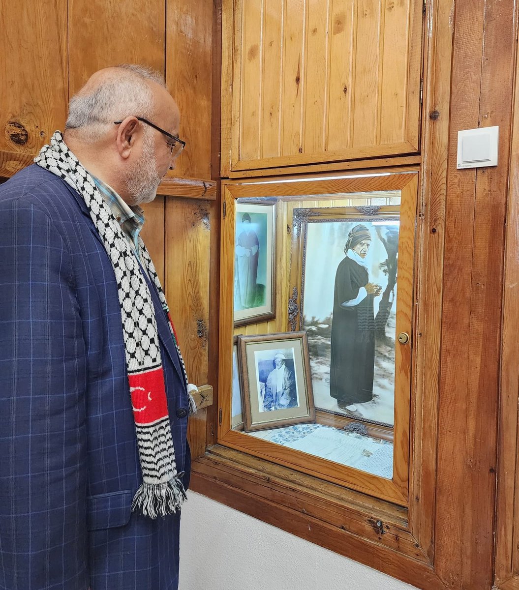 23 Mart 1961'de bugün Hakk'a yürüyen SAİD NURSİ HAZRETLERİNİ rahmetle ve minnetle anıyorum.
Ruhu şad, mekanı sevenleriyle cennet olsun.
EL FATİHA!

''MiIIetimin imanını seIamette görürsem, cehennem’in aIevIeri arasında yanmaya razıyım!''

“Alem-i İslam’ın kapısının kilidi