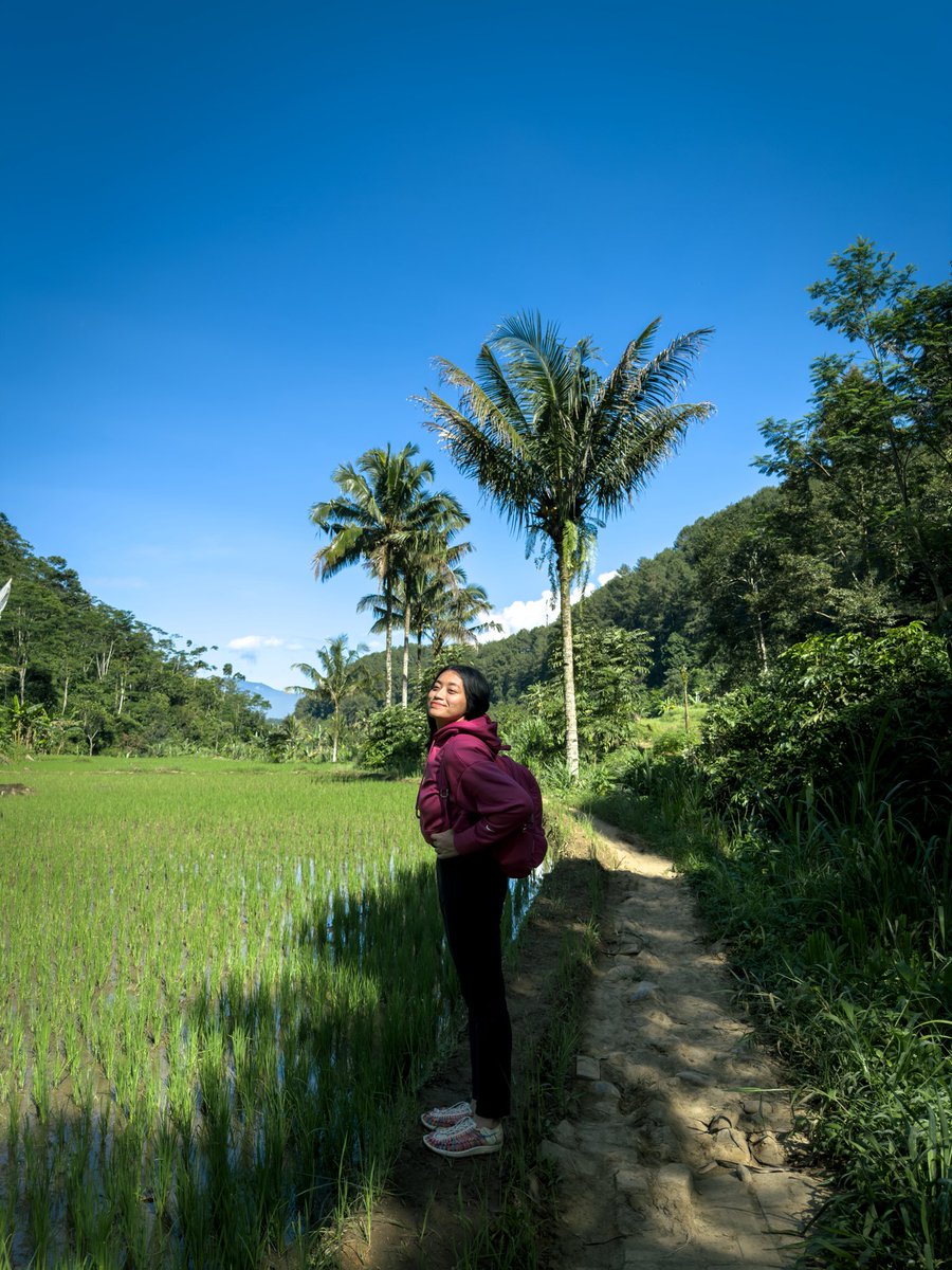 margarethhms's tweet photo. Merayakan 28 tahun di Curug Cisadane✨

✅ Total jarak pp: 13km
✅ Estimasi waktu: 2–4 jam santai (tracking 13 sungai+ explore)
💦 Debit air: deras terutama musim hujan
📶 Sinyal: minim (di area sawah) sampai tidak ada https://t.co/yFWb3LVomP