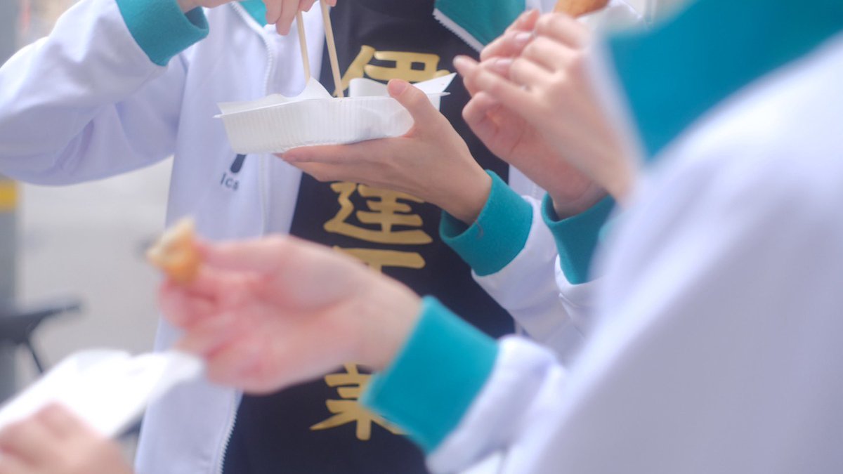 ppctnsm262's tweet photo. cos / hq

お写真をいただきました☺️🙏🏻
三個一で、沢山食べて、生活の中に居て、全力で駆け抜けていく。見たかっただて3がぎゅっと詰まった1日でした

ささや：@96enuq 
かまさき：@mossgreenmamu 
もにわ:福
photo：ずーさん(@zzz_7_ca )
#駆け出せ伊達3併せ0322
#コスメルin旧二葉小学校 https://t.co/bM16vqcihL