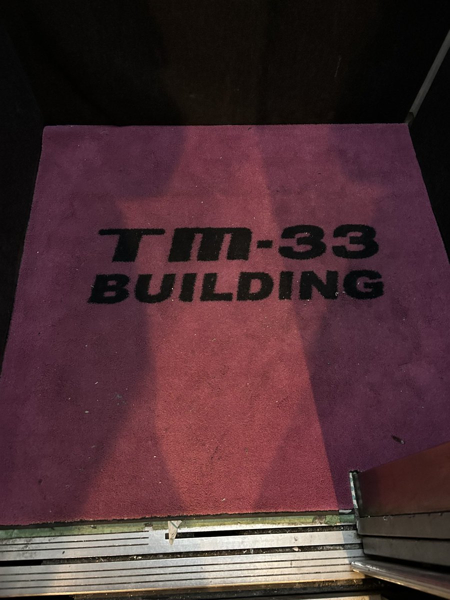 redsolebar's tweet photo. 📍ご来店はこちらのビル

心斎橋 Bar Redsolebar は
「TM-33 BUILDING」内にございます✨

赤いマットが目印🔥
ここからすぐに非日常空間へ🍸

初めての方も安心してお越しください😊
迷ったらお気軽にご連絡ください！

今夜もお待ちしております✨

#心斎橋 #心斎橋バー #Redsolebar #大阪バー https://t.co/s8vlBHNouJ