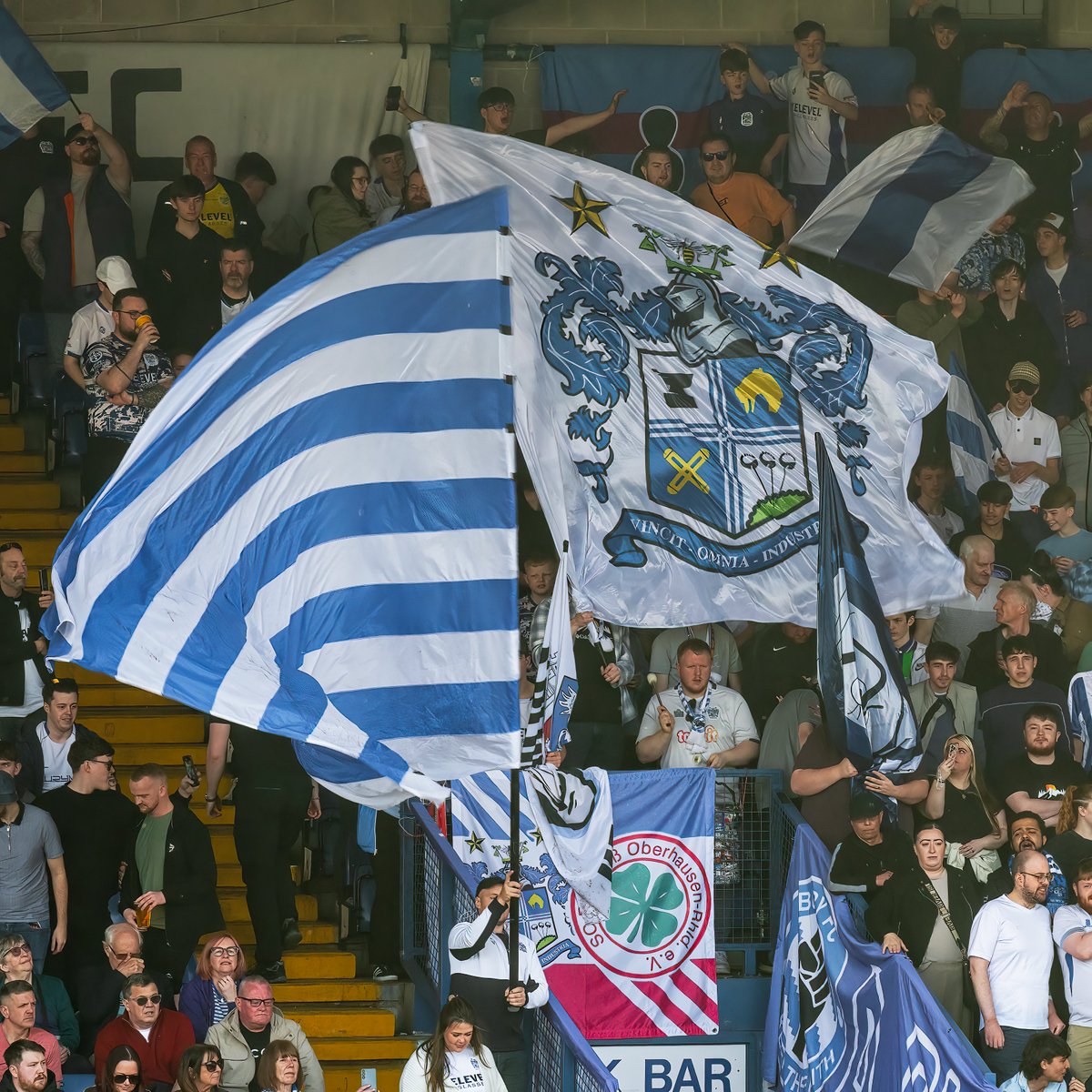 GomboczSteve's tweet image. The players warming up and some pre-match images before the game Bury v Bootle on 21/3/26. #BuryFC #PartOfIt @whitebluearmy @buryfcofficial #bfc140 #shakers