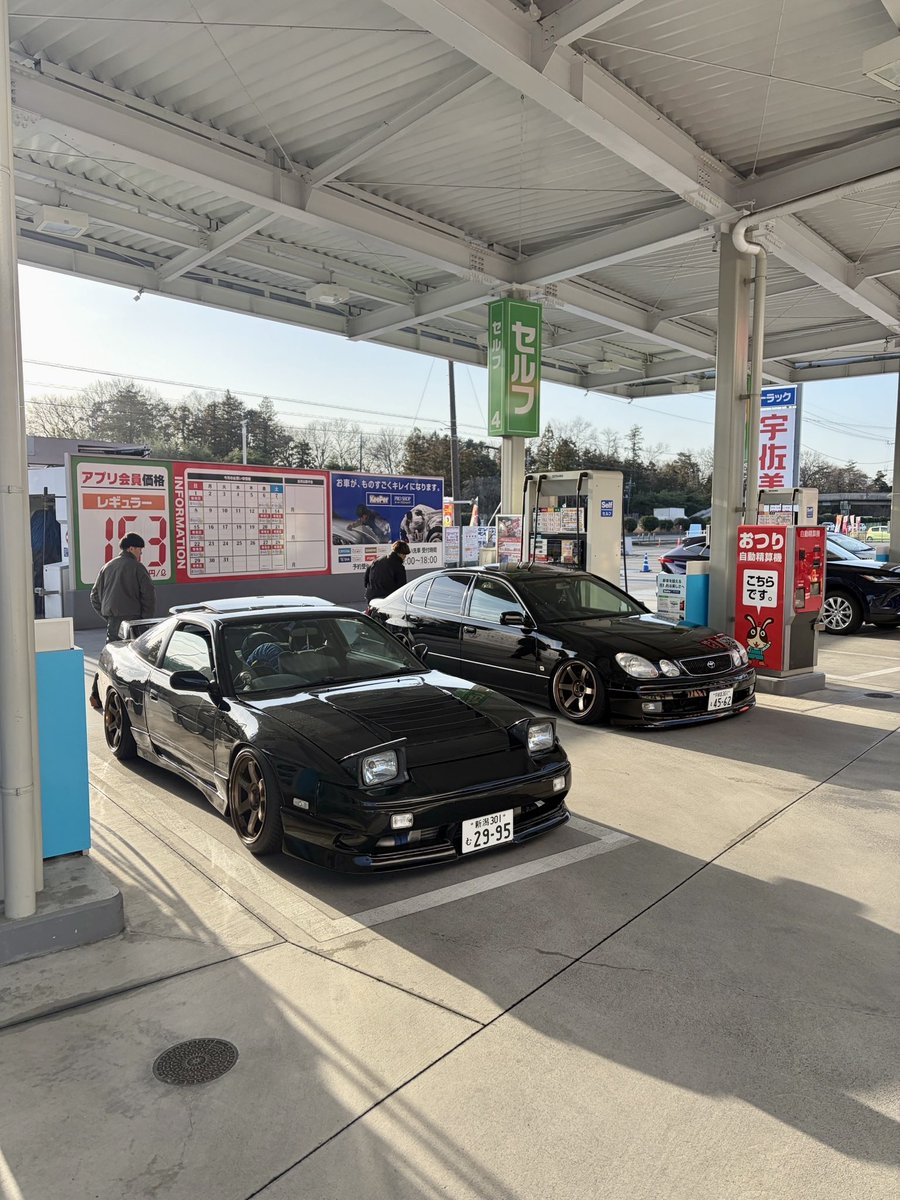 黒車体×ブロンズホイールは似合う1枚