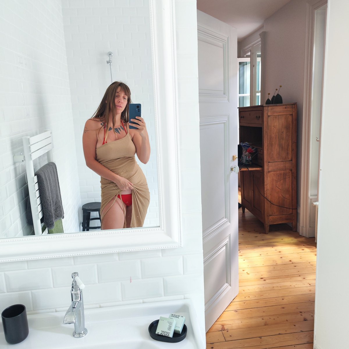 goodgirlanddad's tweet photo. 1000 RT et je partage la photo sans bikini https://t.co/DmK71xAFsi