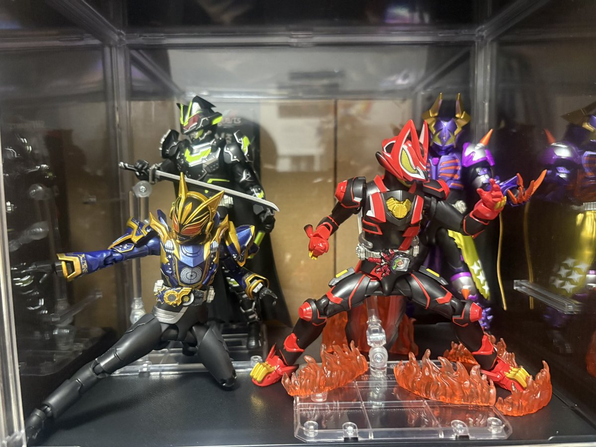 jujubeWind's tweet photo. ナーゴファンタジー開封後すぐに下半身ビートにして遊びました😅
バラすの怖がってですけどw
ブジンソード、ジャマ神バッファ、ナーゴファンタジーと揃ったので、あとはギーツⅨ待ち😁
#仮面ライダーギーツ
#仮面ライダーナーゴファンタジーフォーム
#SHFiguarts
#ナーゴファンタジービート https://t.co/nIPgushxGO