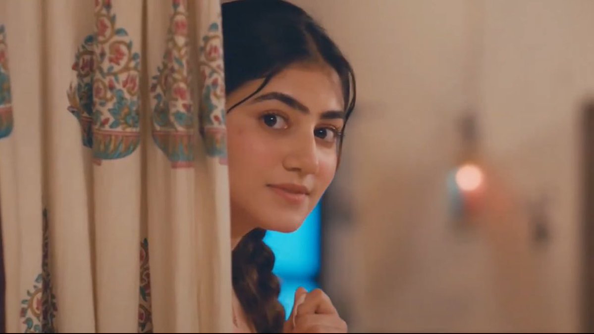 My girl is planning something… 👀
Promo already hinted Rose aunty vs Heer 🔥
If Heer truly believed Nawab is wrong, she wouldn’t come back to his house.
She’s Gulaab’s daughter-in-law… she’ll definitely learn a few tricks.
#TuJulietJattDi
