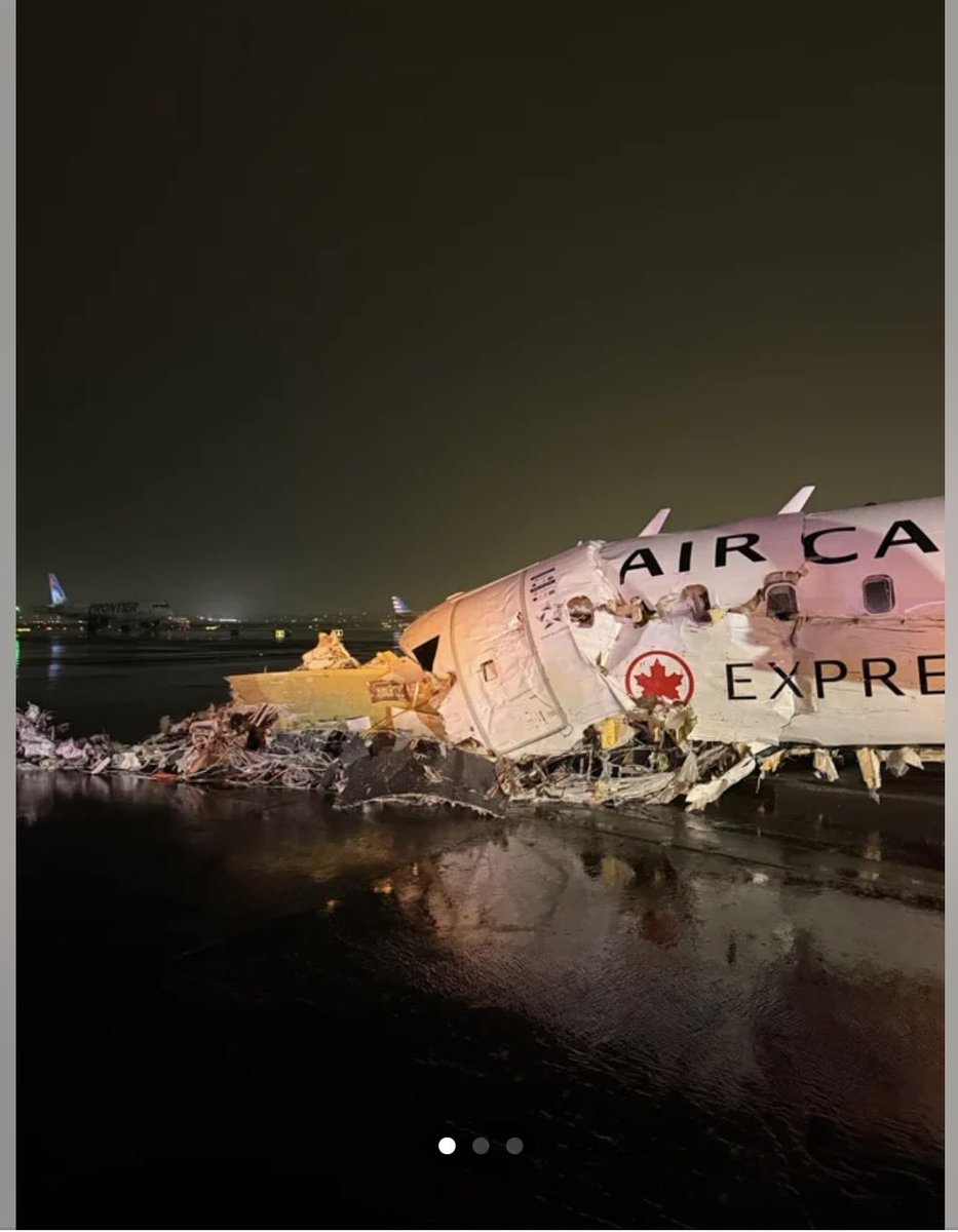 CarticulusMedia's tweet photo. Horrid event air Canada prayers for all involved in la guardia https://t.co/QO2Yay7pvf