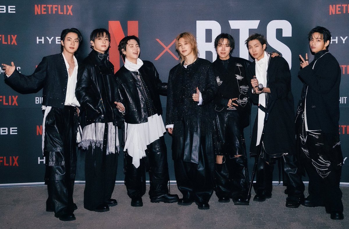 euphoria1230v's tweet photo. カッコいい 🫶
 #BTS_Netflix https://t.co/2tXZLKuKLX