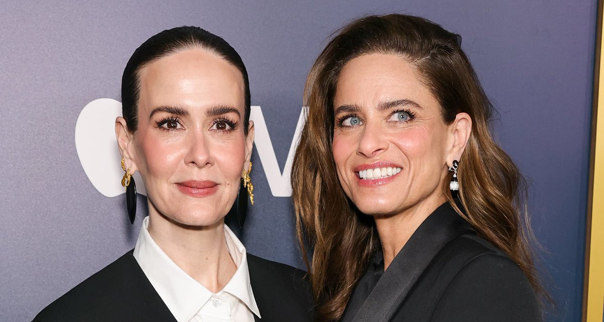 popxxtra's tweet photo. Sarah Paulson Shows Support for Longtime BFF Amanda Peet After Breast Cancer Diagnosis https://t.co/JngD2W1ajN