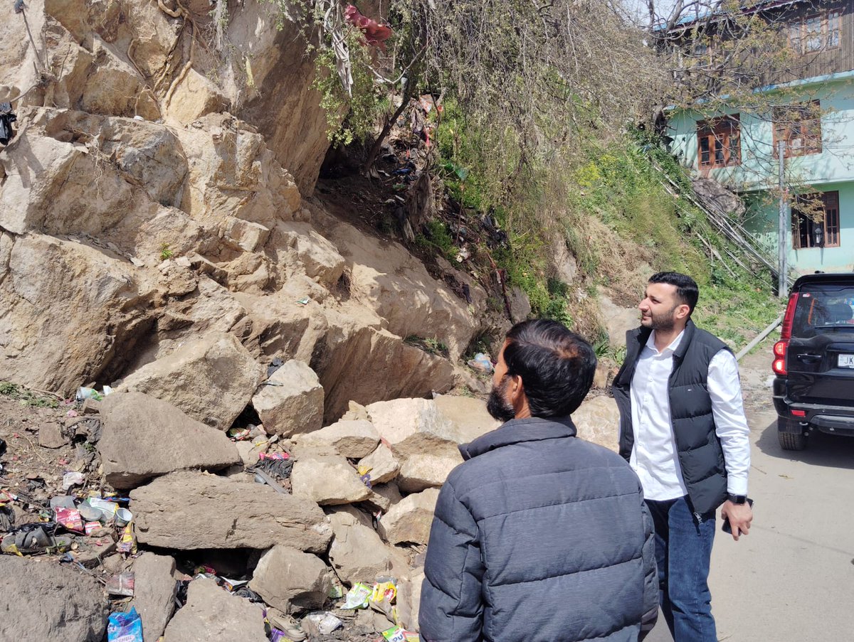 NCktwr's tweet photo. Shahan Sajjad kichloo,visited Kila Top, Kishtwar to assess landslide issues and reviewed development works. Urged R&amp;B for immediate action on retaining walls to ensure public safety.
@JKNC_
@ShahanSajjad4 https://t.co/Go3E0jPPyS