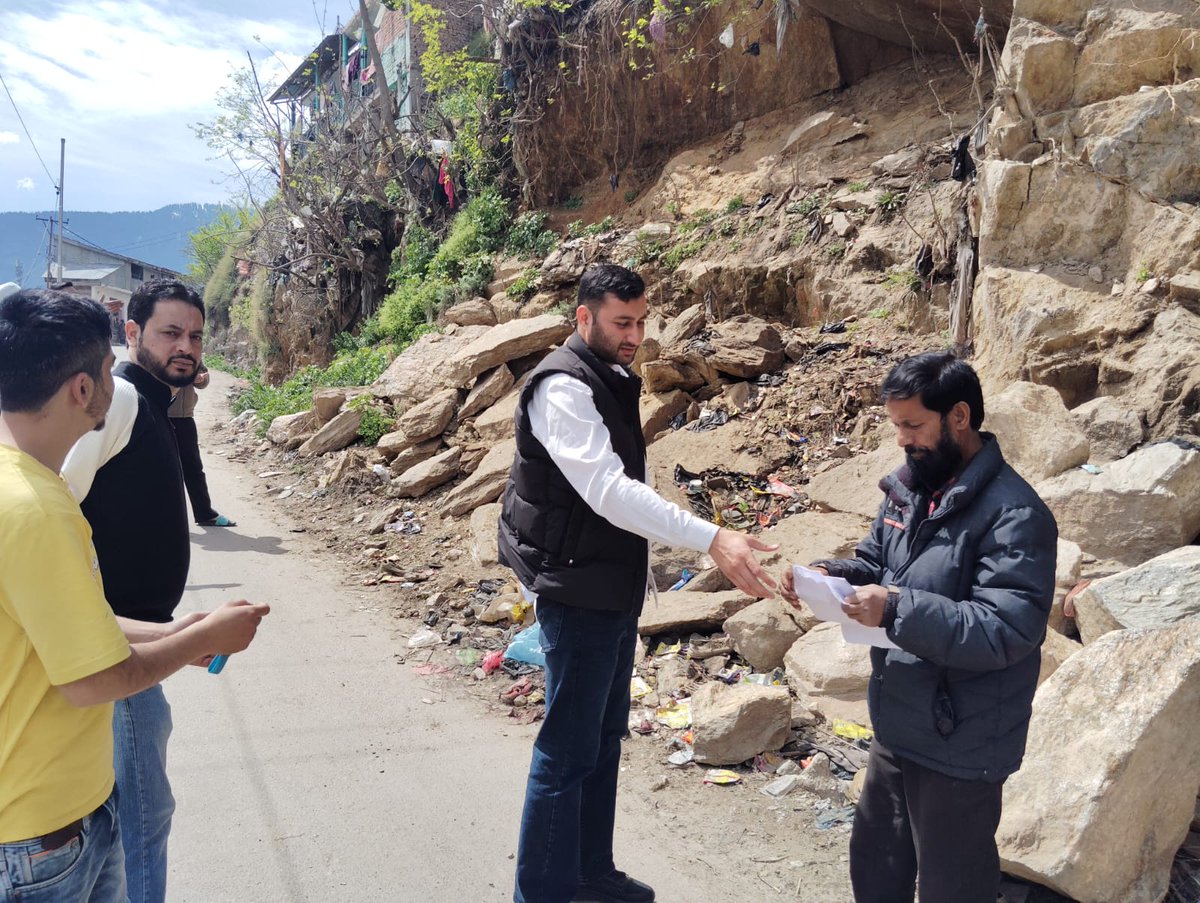 NCktwr's tweet photo. Shahan Sajjad kichloo,visited Kila Top, Kishtwar to assess landslide issues and reviewed development works. Urged R&amp;B for immediate action on retaining walls to ensure public safety.
@JKNC_
@ShahanSajjad4 https://t.co/Go3E0jPPyS