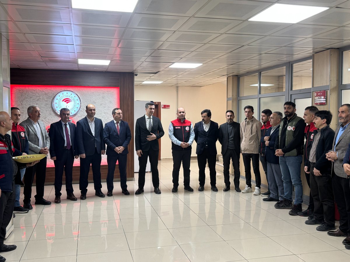 agritarimgovtr's tweet photo. İl Müdürümüz Mehmet HÜSEYİNOĞLU, kurum personeliyle bayramlaştı.
@mehmethsyngl https://t.co/LGzyhpY9XP