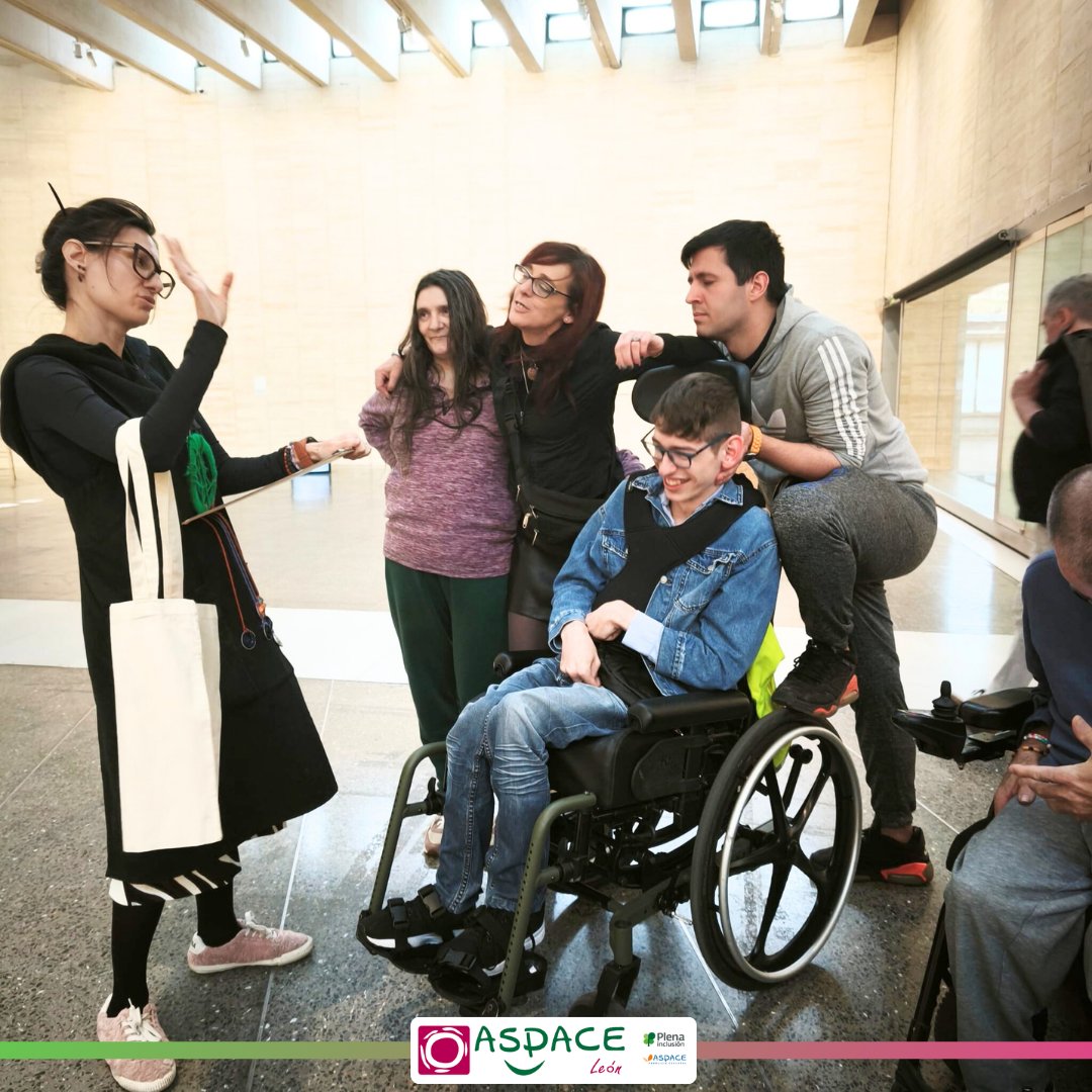 Aspaceleon's tweet photo. El viernes fuimos al @musacmuseo a nuestra visita mensual y a parte de disfrutar como siempre de la exposición, este viernes fue especial ya que le preparamos una sorpresa a Ester en agradecimiento a lo bien que nos atiende cada vez que vamos.

Muchas gracias!!!❤️

#ASPACELeón https://t.co/myncoWgrI5