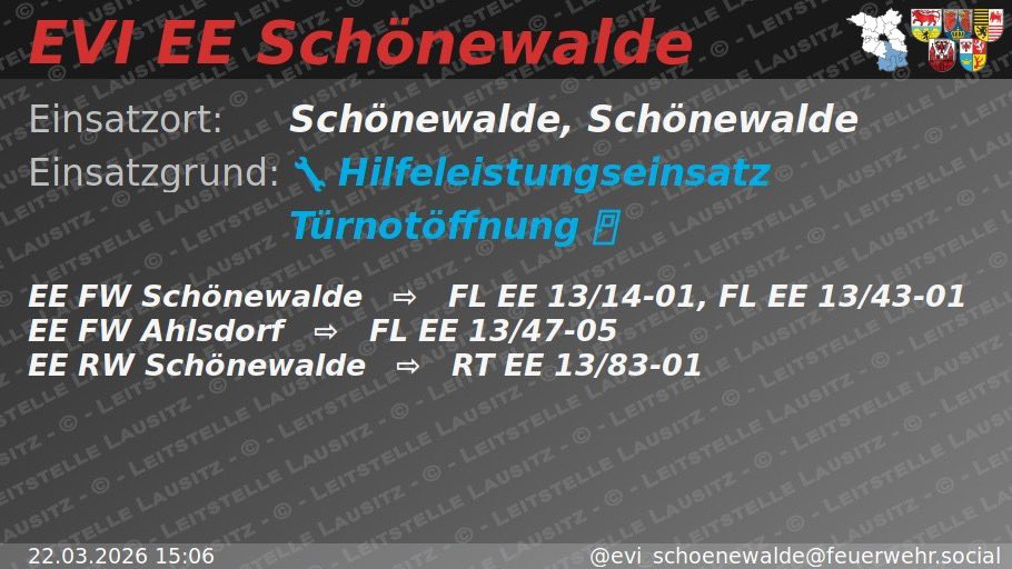 ReportLKEE's tweet photo. Gemeldet war eine hilflose Person in einem Haus. Die #Feuerwehr verschaffte sich Zugang, um die Person schnellst möglich versorgen zu können. Der #Rettungsdienst versorgte die Person, welche anschließend mit Hilfe der #Einsatzkräfte in den #Rettungswagen gebracht wurde. https://t.co/Kto0L3M75V