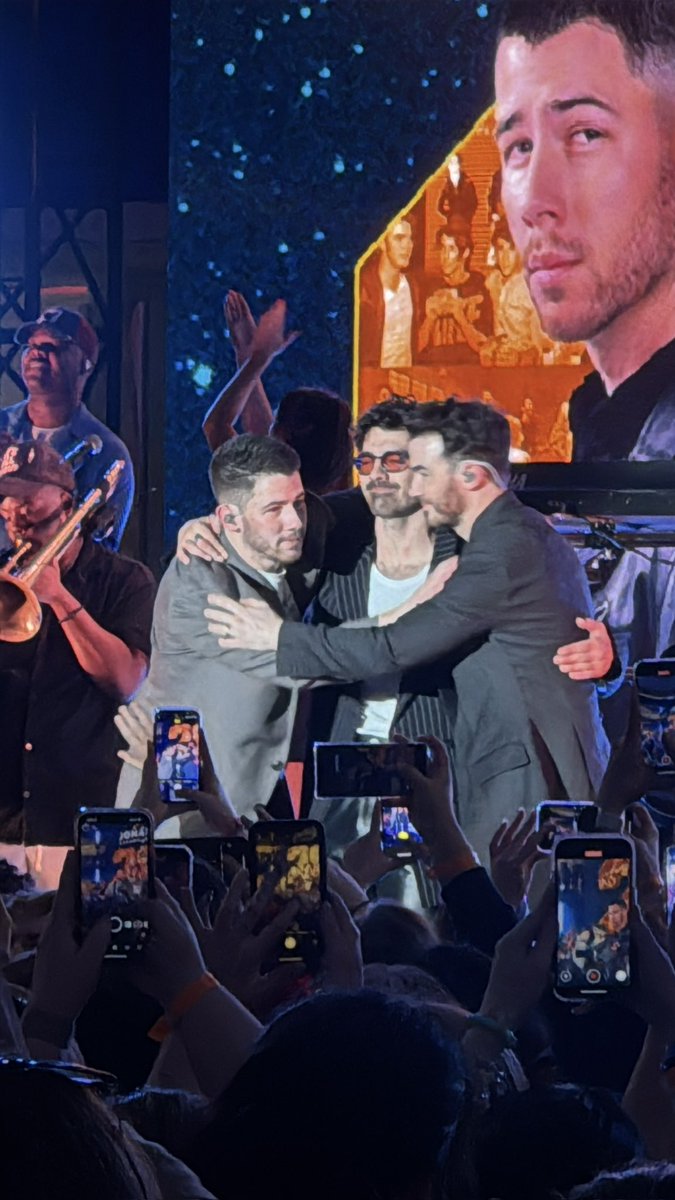 Esmé Nicole 💖🪽 tweet media