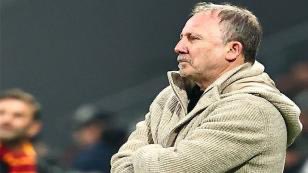 SERGEN YALÇIN 3 FUTBOLCUYU SİLDİ!
🟰duydukmu.com/haber/sergen-y…