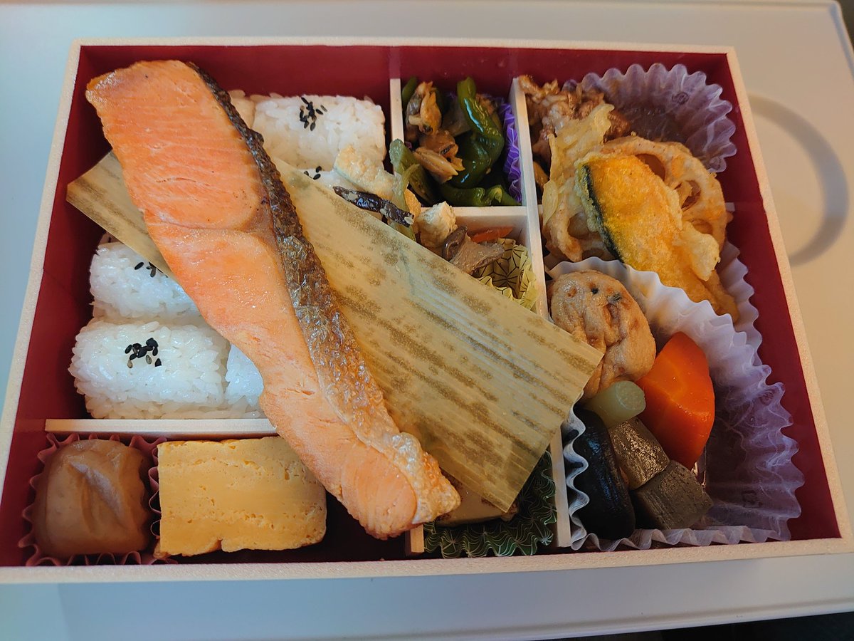 てるりん tweet media