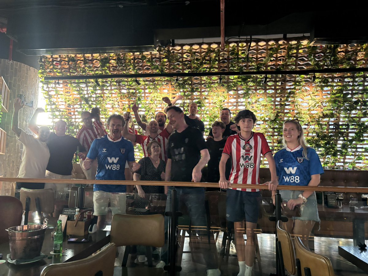 ftmraki's tweet photo. @SunderlandAFC UAE branch in Dubai https://t.co/WFbO7VhEb2