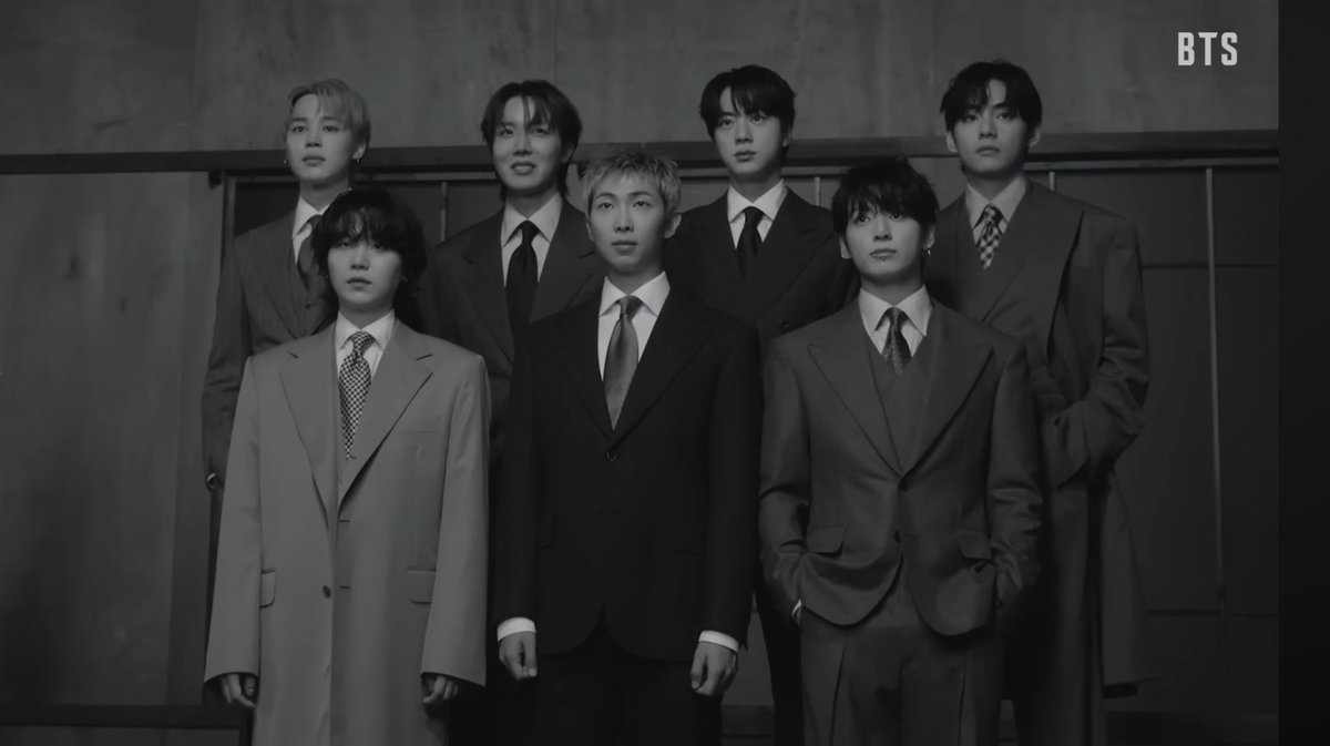 선생님 여기 아빠 옷 입고 온 초딩 한 명 있는데요