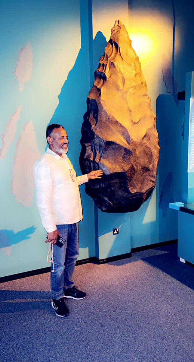 Mahadjebiye's tweet photo. Coming face-to-face with the foundations of human history. This Acheulean hand axe is a testament to ancient craftsmanship and the deep roots of our shared heritage.
Shariqa museum UAE https://t.co/PdszJU0z4q