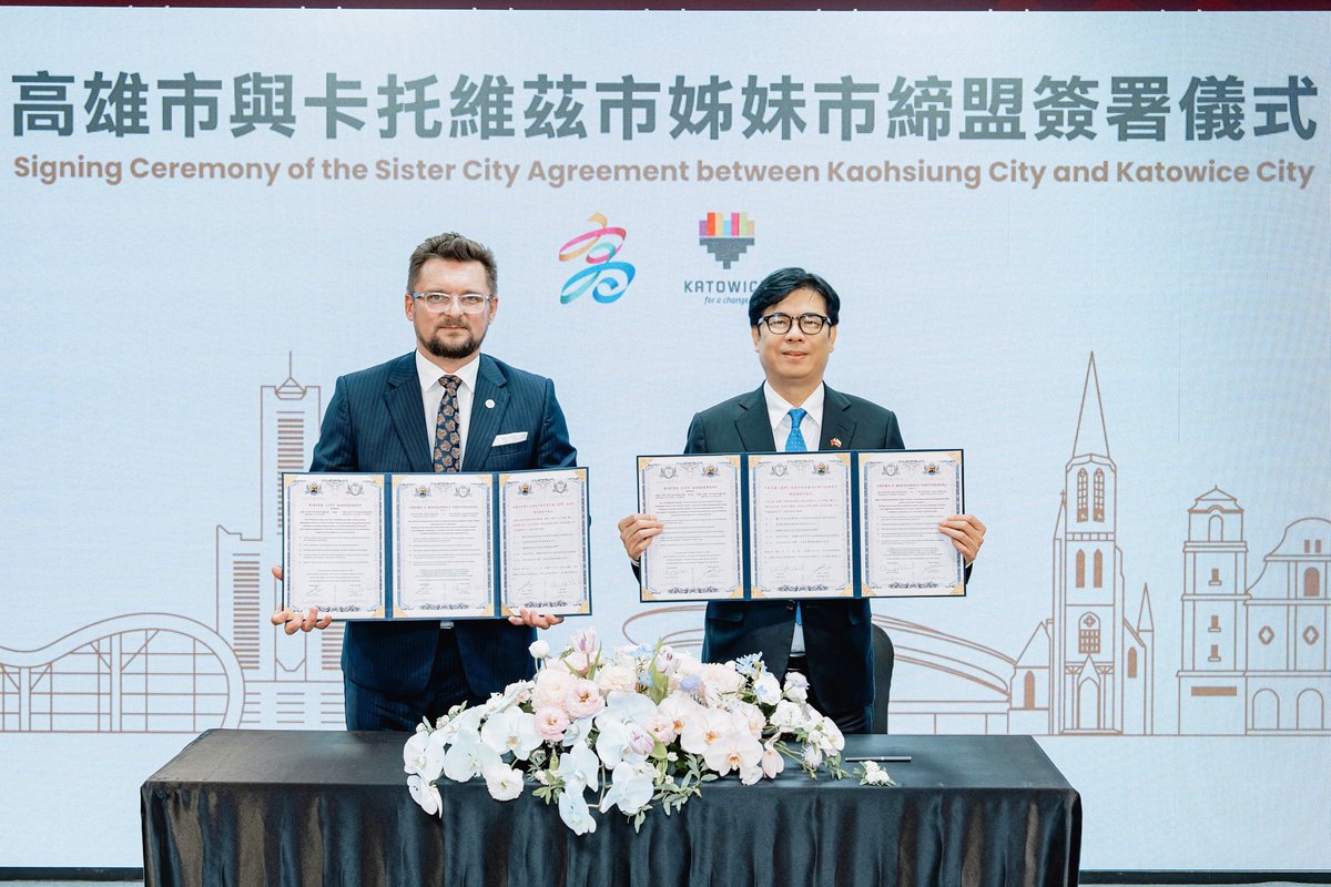 PLinTaiwan's tweet photo. Katowice and Kaohsiung have officially become sister cities! 🖋️

🌏 The partnership opens new opportunities for economic cooperation, innovation, business networking, cultural exchange and youth mobility. https://t.co/Fuz9AUbUGJ