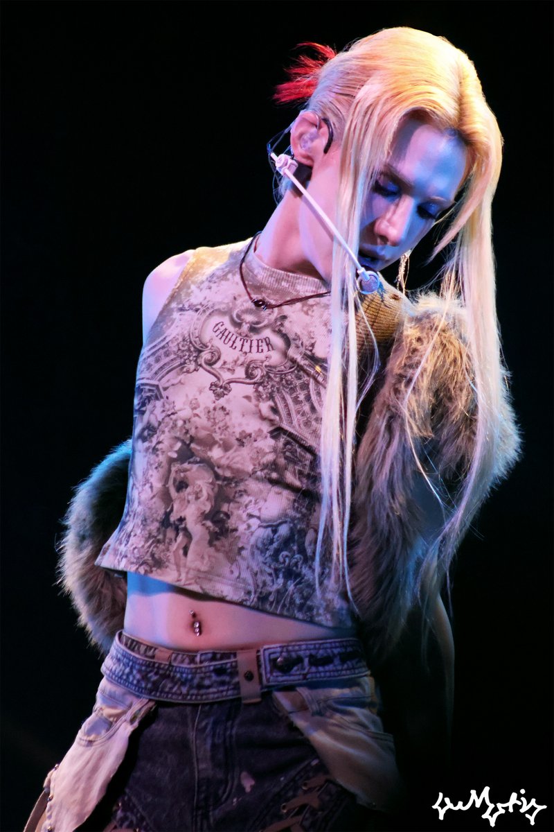 Prismatic tweet media