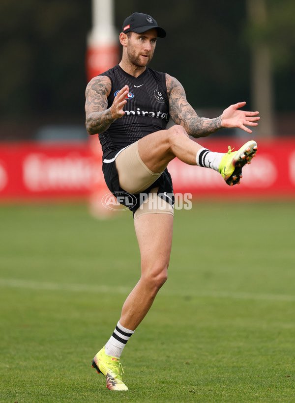 IncrediblyBozza's tweet image. Darcy Moore and Jeremy Howe both trained fully and they will take on GWS Giants on Friday night. #GoPies #AFL 

Per, Mitch Cleary via 7 News Melbourne