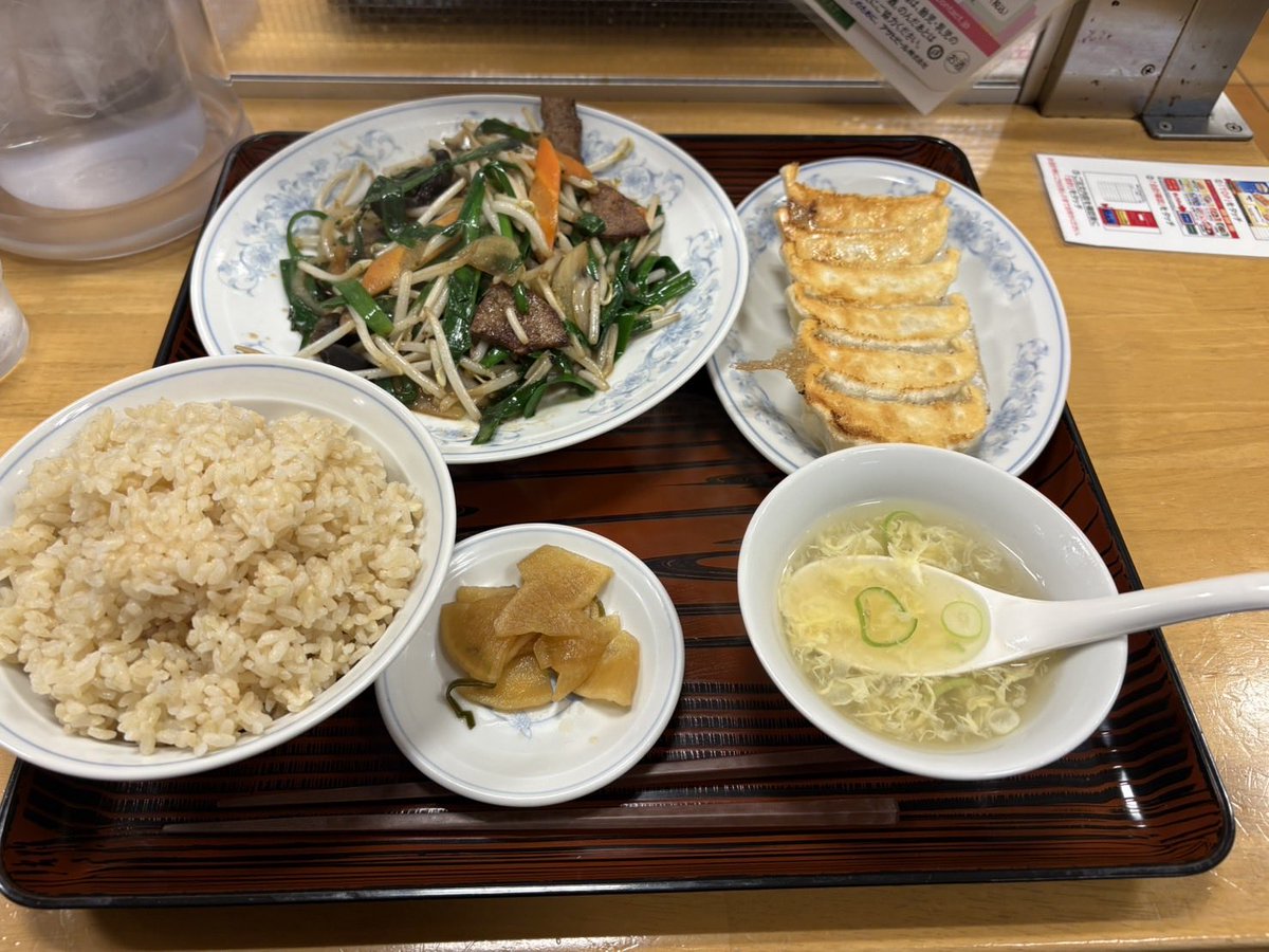 TBlue627's tweet photo. うんまいなぁ〜、
　　このレバニラ炒めと餃子セット

食べすぎた〜

#うんまいなぁ #レバニラ炒め #餃子 https://t.co/HTGDslELrk