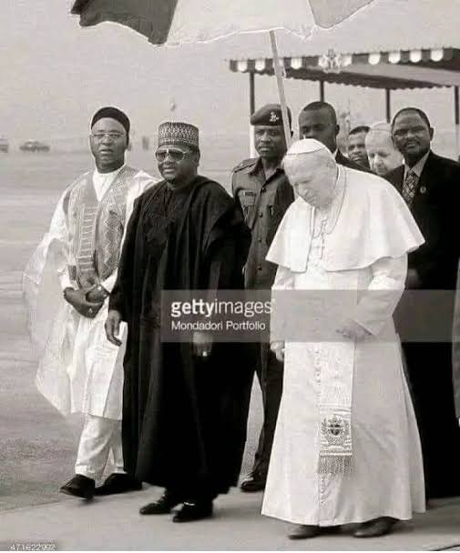 churchillok's tweet photo. Nigeria under 25yr+ democracy, still No Pope visit ❌.

But #Military era ✅, Pope John Paul II visited in 1998.

Do you think #religion &amp; #politics influence visits like this ��, abi #Pope only visit when country no good🤔?

#Nigeria #History #throwback #Democracy #Trending https://t.co/b9vYbHaWz8