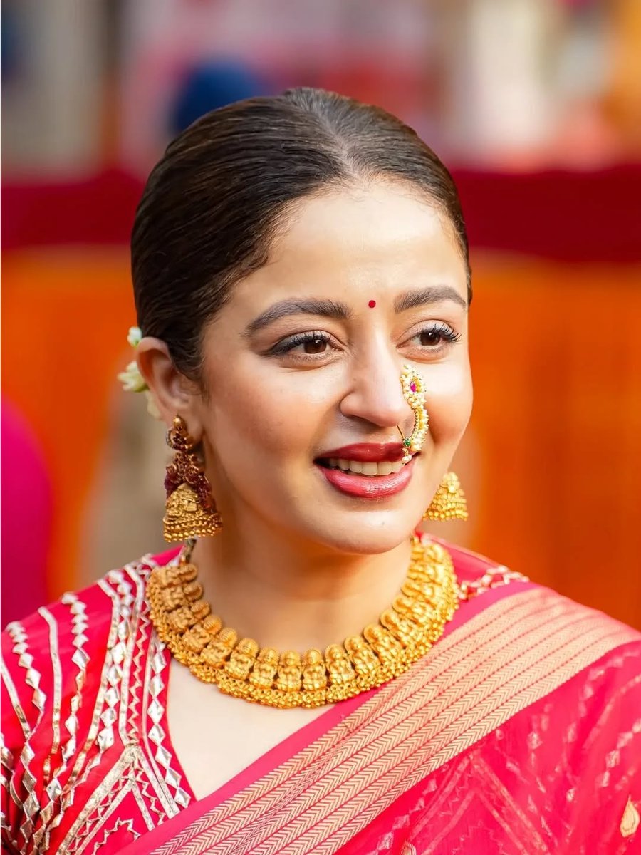 Bhaiya_Bhosale's tweet image. Neha Pendse in a Marathi look is pure tradition meets elegance Nauvari saree, nath, and that graceful aurasimply stunning!
#NehaPendse #MarathiLook #NauvariSaree