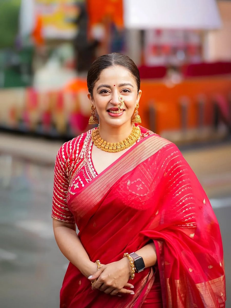 Bhaiya_Bhosale's tweet image. Neha Pendse in a Marathi look is pure tradition meets elegance Nauvari saree, nath, and that graceful aurasimply stunning!
#NehaPendse #MarathiLook #NauvariSaree