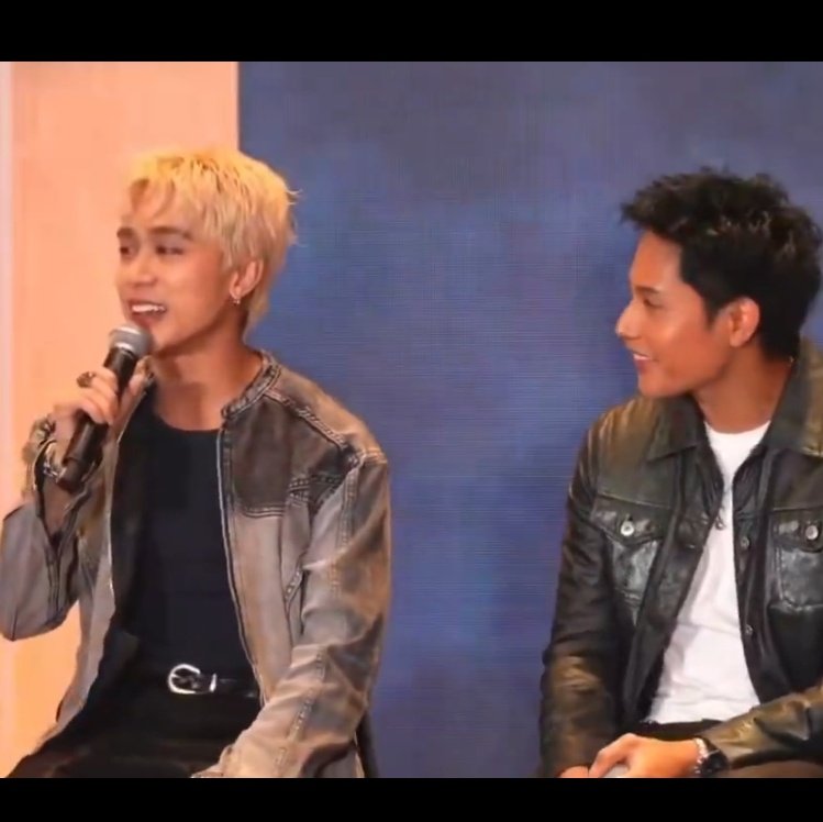 yhannaxxii's tweet image. J: sana proud ka saken par peyborit ko talaga gawa mo eh
K : ay sus (tinignan si j tumingin din si j nagkatitigan kinilig)

Hahhahaha kyooot ng joken dito lels

#joken