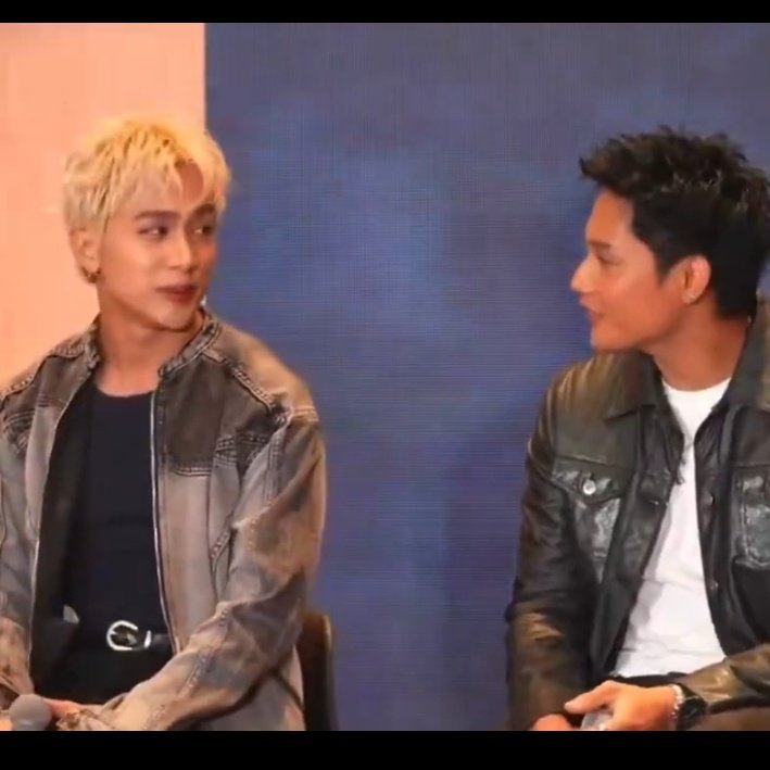 yhannaxxii's tweet image. J: sana proud ka saken par peyborit ko talaga gawa mo eh
K : ay sus (tinignan si j tumingin din si j nagkatitigan kinilig)

Hahhahaha kyooot ng joken dito lels

#joken