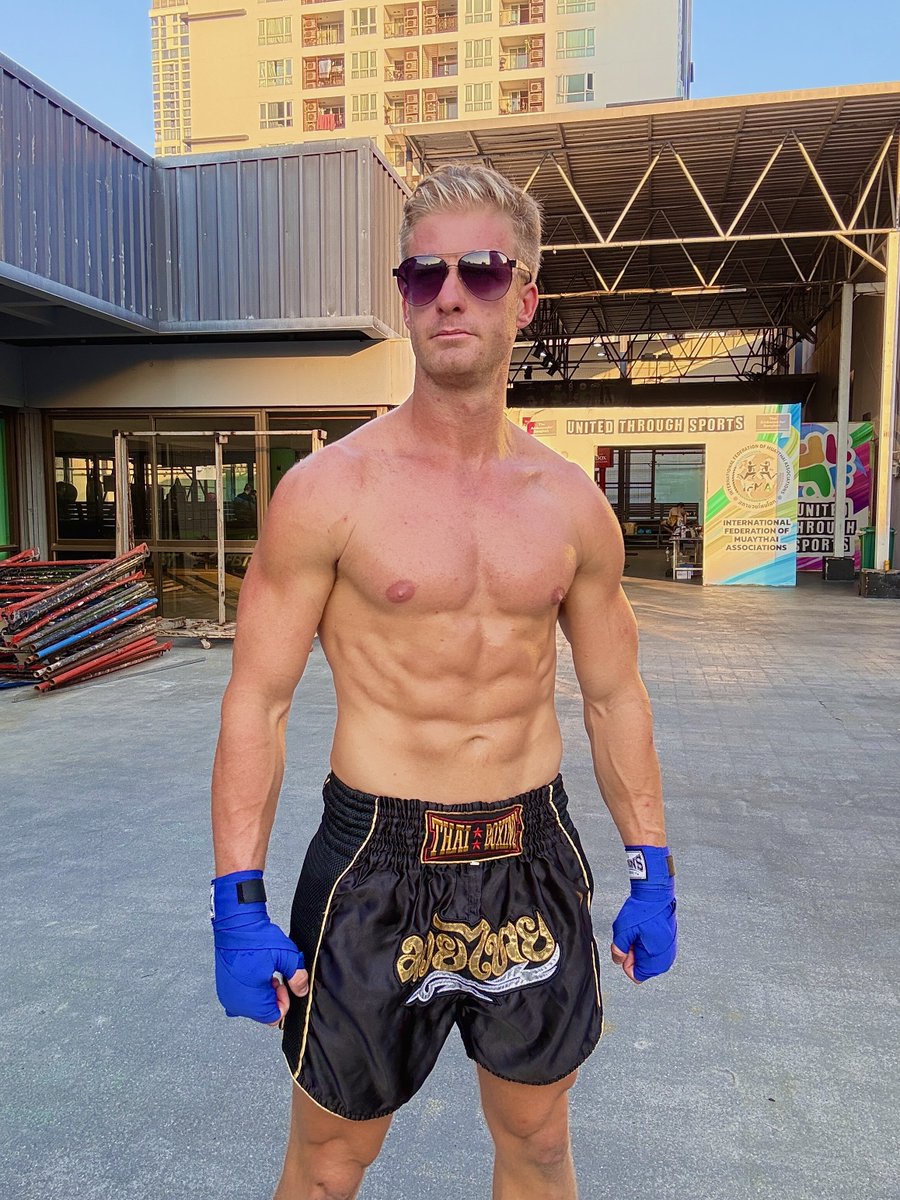 Blond Aryan King tweet media