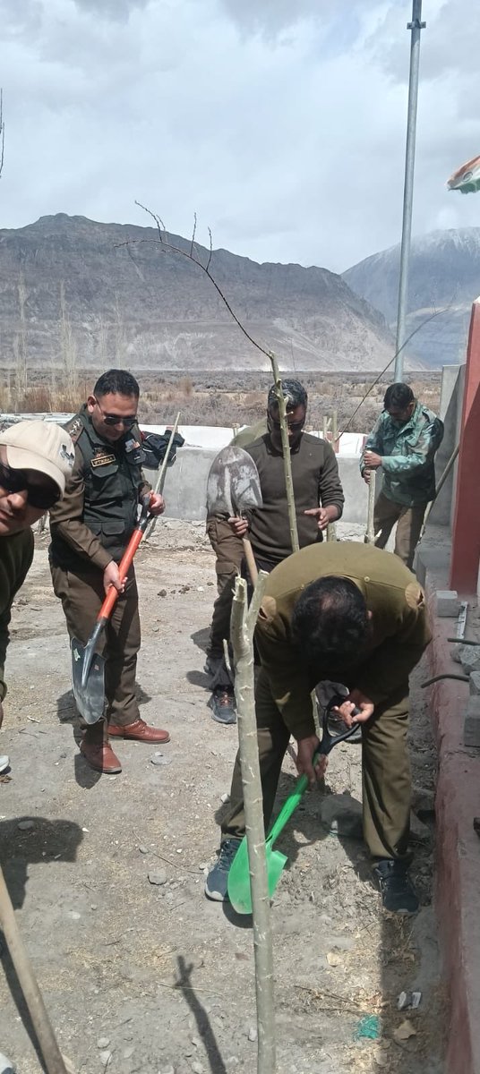 NubraPolice's tweet photo. A Plantation drive conducted at Police station Nubra🌱 All staff participated enthusiastically, planting saplings to promote greenery &amp; a clean environment. Proper care arrangements ensured for healthy growth.

#GoGreen #PlantationDrive #EnvironmentalConservation https://t.co/nbofuwoNBT