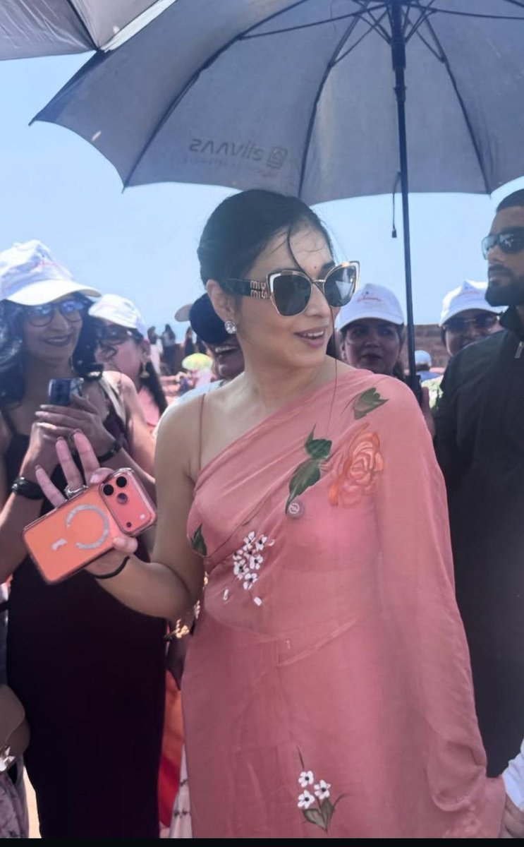 Whether it's her poetry or her presence, Tanya Mittal always leaves an unforgettable aura wherever she goes. ✍️❤️ #TanyaMittal
 #TanyaMittal𓃶 #TanyaKaParivaar