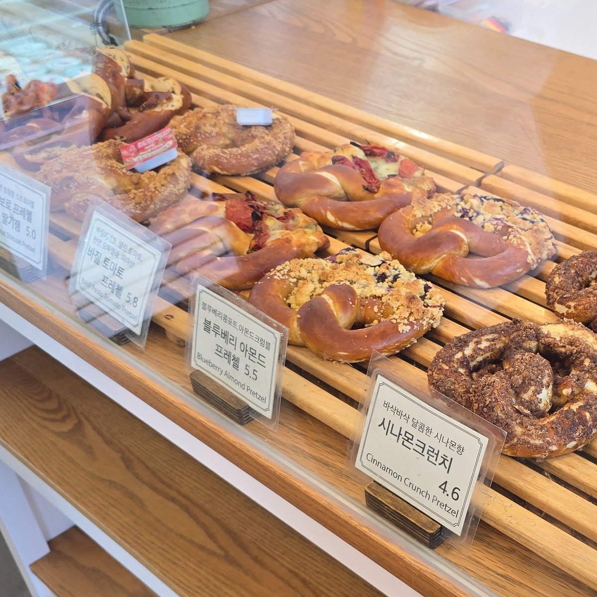 틔움 프레첼 베이커리 tweet media