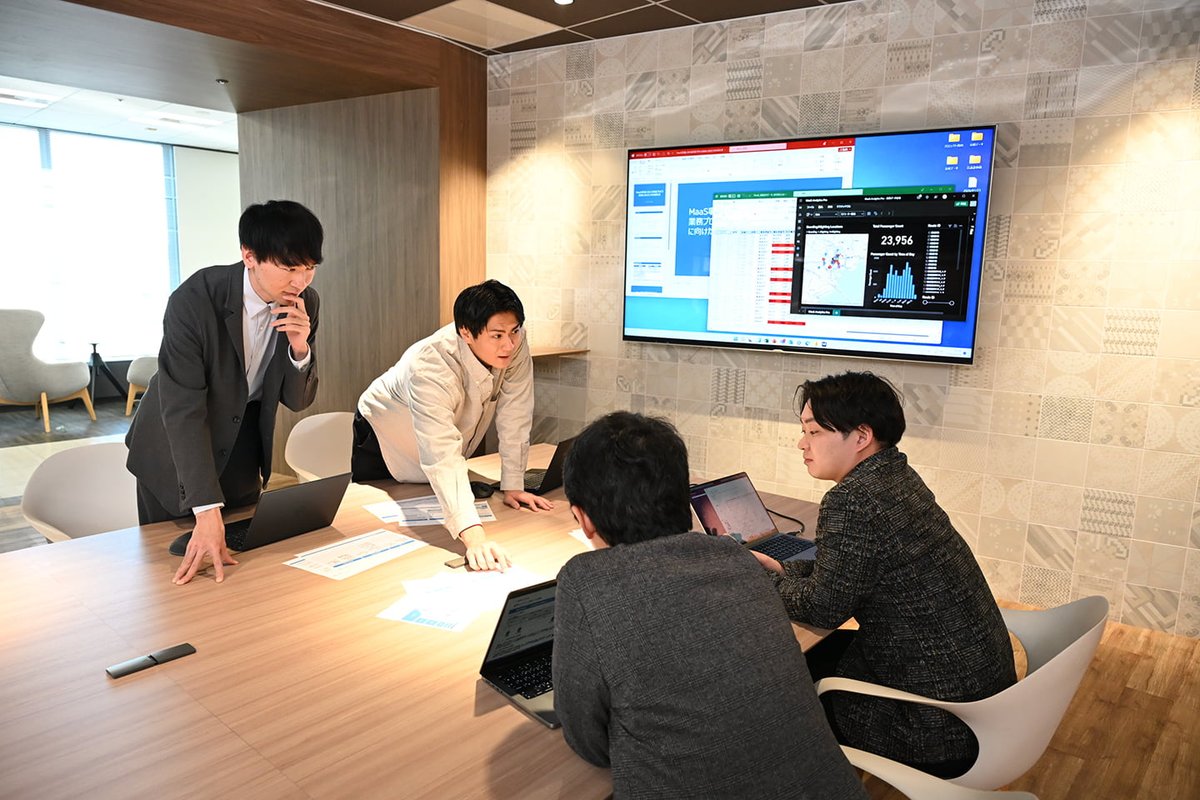 COMmmmONS tweet media