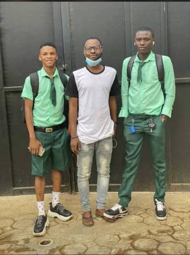 Aloyinlepon tweet media