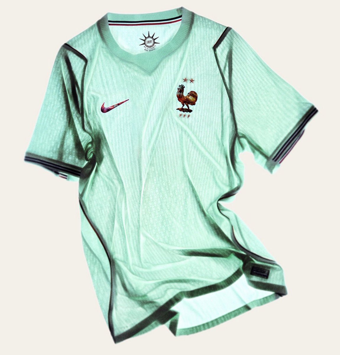 Kulturlesite_'s tweet photo. 🚨 NIKE vient de dévoiler les nouveaux maillots de L’ÉQUIPE DE FRANCE pour la COUPE DU MONDE !! 

Ils sont MAGNIFIQUES ✨🇫🇷 https://t.co/UvRNzUAFuZ
