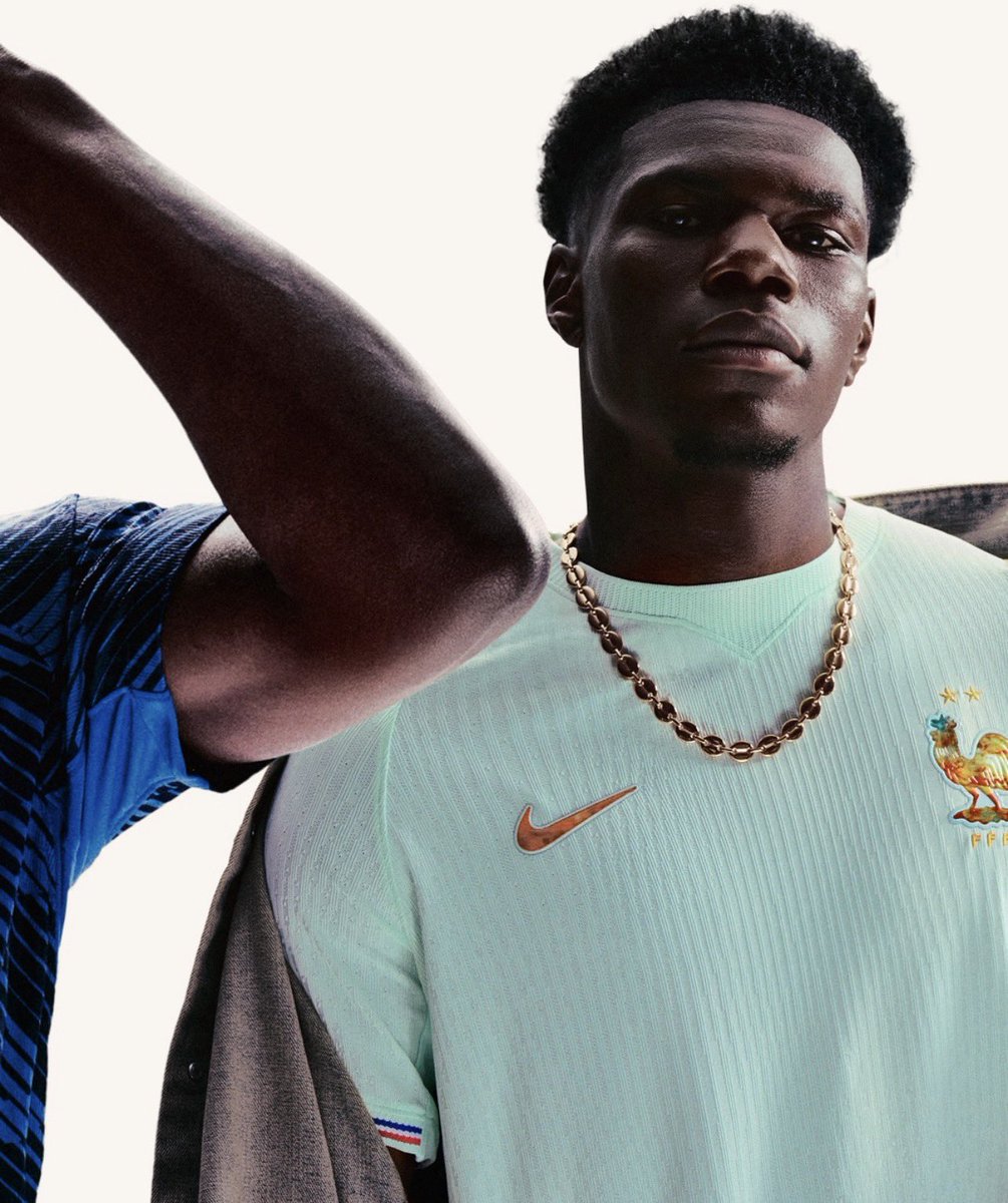 Kulturlesite_'s tweet photo. 🚨 NIKE vient de dévoiler les nouveaux maillots de L’ÉQUIPE DE FRANCE pour la COUPE DU MONDE !! 

Ils sont MAGNIFIQUES ✨🇫🇷 https://t.co/UvRNzUAFuZ