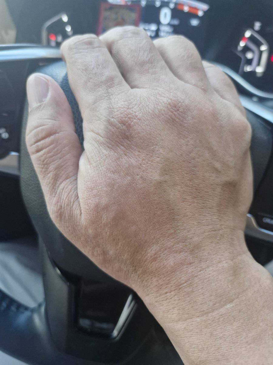 ลุง tweet media