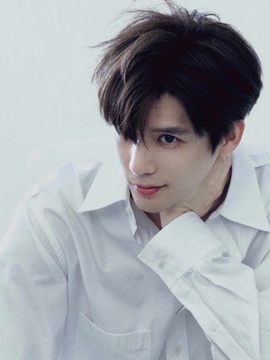 gleambuss's tweet photo. 260323 Wang Anyu studio xiaohongshu update 📸
“⚪️➕🔵➕🟤🟰
No skills, just pure handsomeness”
#WangAnyu #王安宇
#AnotherMan https://t.co/UEF8NePqry