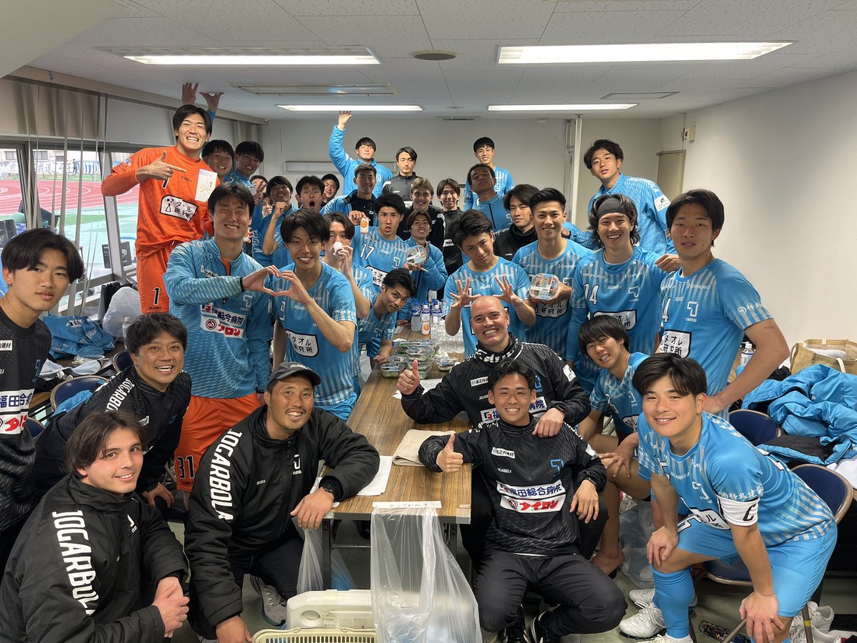 fc_tiamo's tweet photo. 🏆2026JFL CUP第1節
⚔️ #沖縄SV
3-1 WIN✨

勝利後のロッカールームの様子をお届けします📸開幕戦勝利を収め良いスタートを切れました🔥
会場にお越しいただいた皆さん、配信で応援いただいた皆さんありがとうございました🩵

次回のホーム戦もご来場お待ちしています‼️

#ティアモ枚方 #REBORN https://t.co/YaByz1kGqj