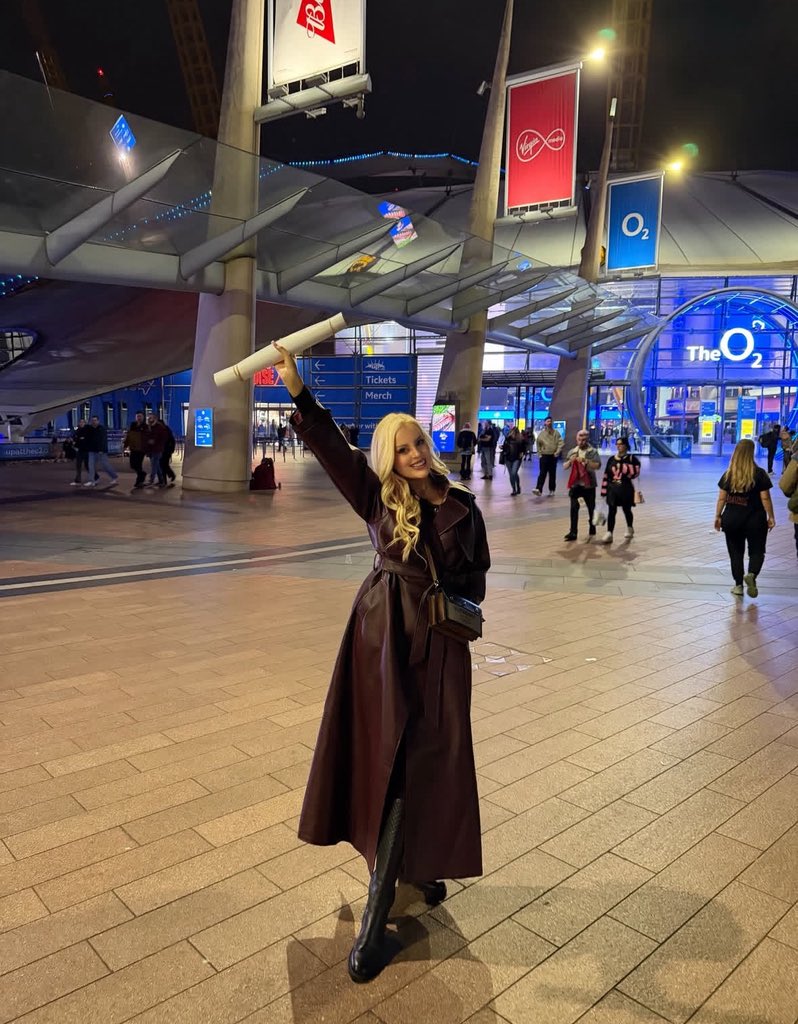 Angelina rose tweet media