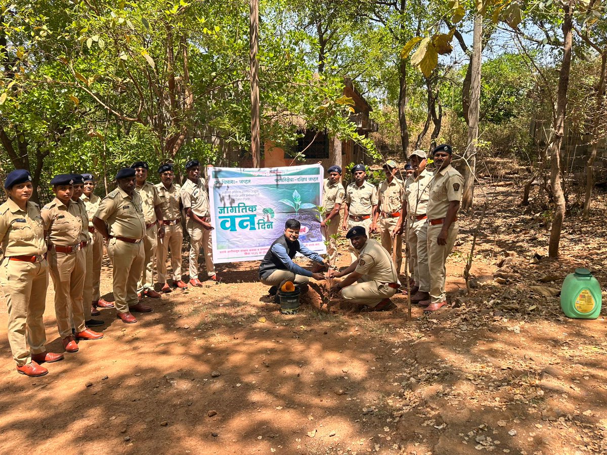 Shkforest1's tweet photo. @MahaForest Celebrated World Forest Day through seed collection drive in western ghats block Jawhar. News article enclosed. https://t.co/mXVJs5wgAM