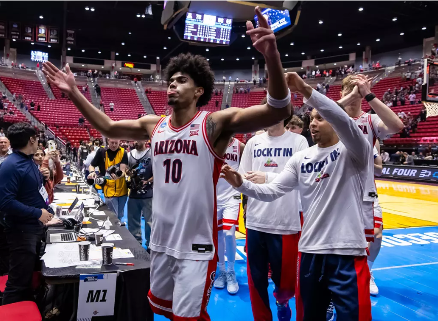 Wildcats1290's tweet photo. HIGHLIGHTS > No. 2 #ArizonaWildcats advance to program's 22nd #Sweet16
REACTION > Tommy Lloyd, Brayden Burries, Jaden Bradley & your calls/texts
ANALYSIS > @DavidKelly1290, @KRocDesertStorm & J.W. Madden give you #TopTakeaways
Story in comments
πΈ:@BearDownPhotogs https://t.co/LHHIkN8cO3