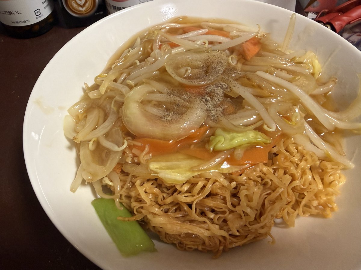 今回のもちづきさんのかたあげチキラーには恐怖を覚えたけど着想もえたので、パパっと固揚げめん。 